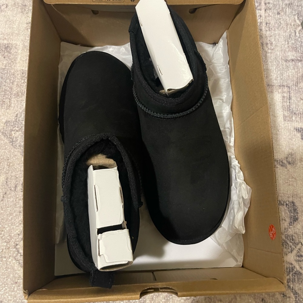 NWT UGG Ultra Minis